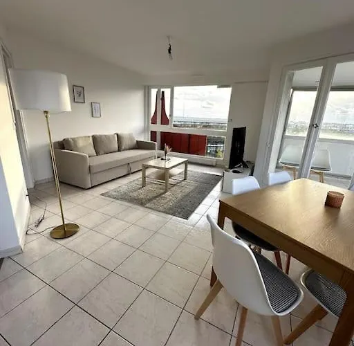 Appartement Superbe T4 Vue, Métro Commerces