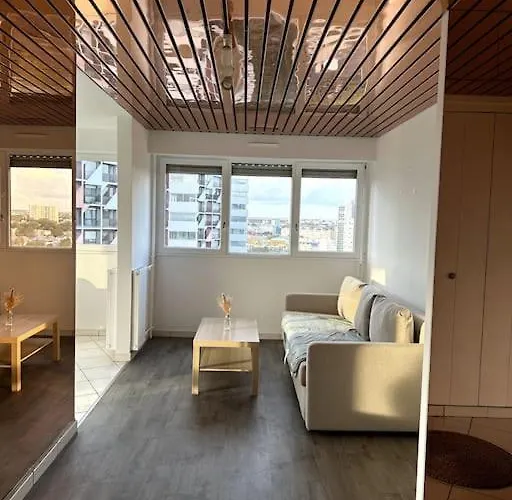 Superbe T4 Vue, Métro Commerces Appartement