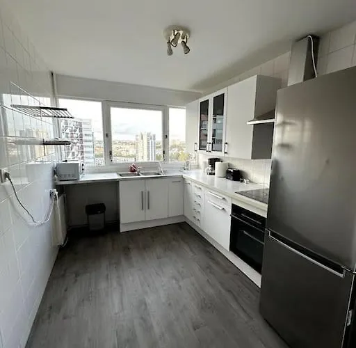 Appartement Superbe T4 Vue, Métro Commerces *
