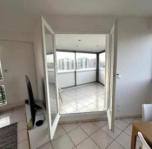 Superbe T4 Vue, Métro Commerces Appartement