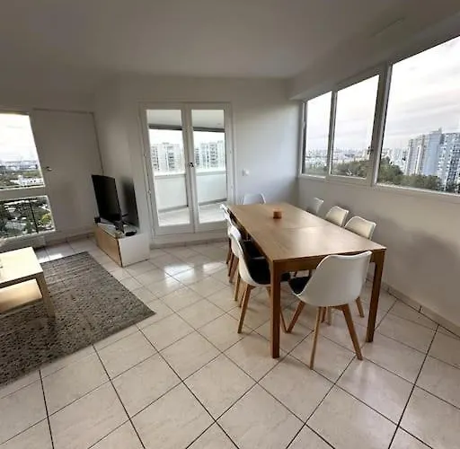 Appartement Superbe T4 Vue, Métro Commerces