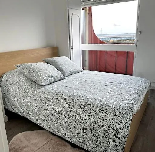 Superbe T4 Vue, Métro Commerces Appartement *